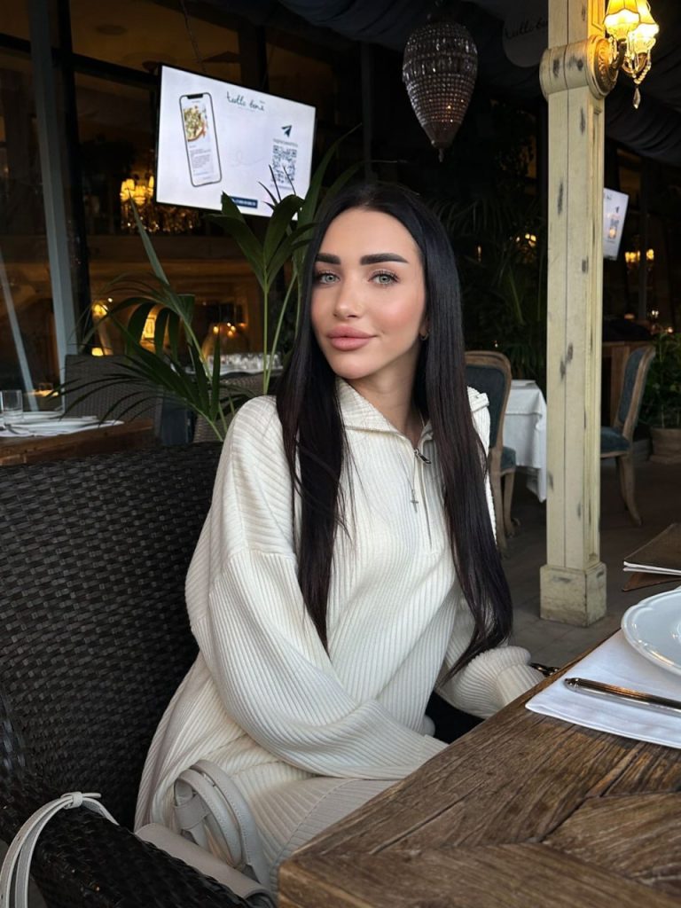 Модель Дина в Москве